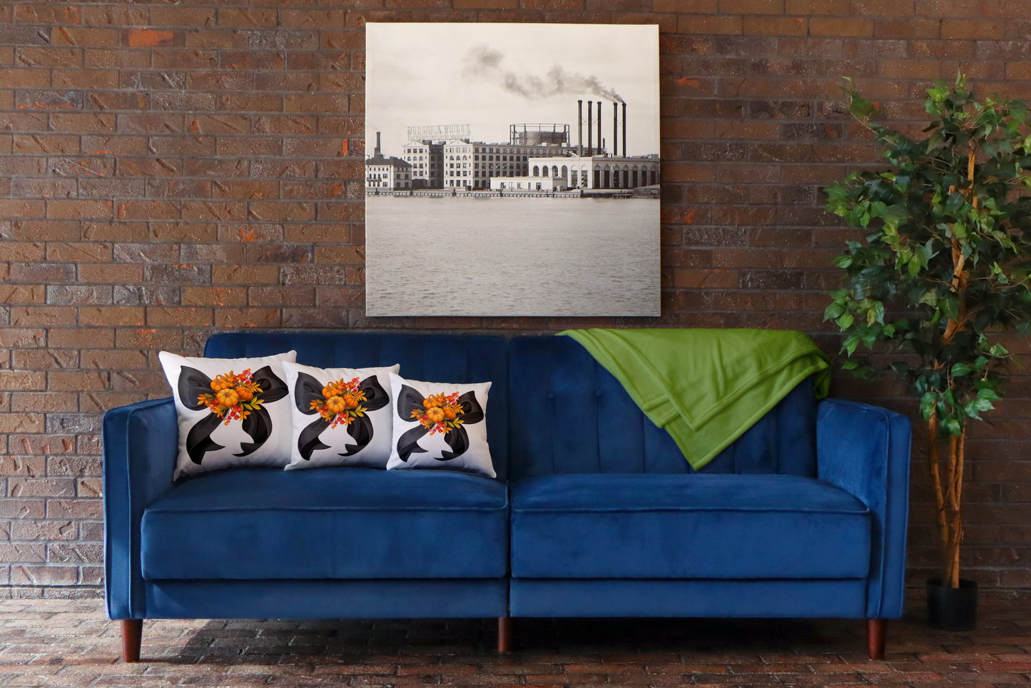 BLACK BOW & PUMPKIN SQUARE PILLOW